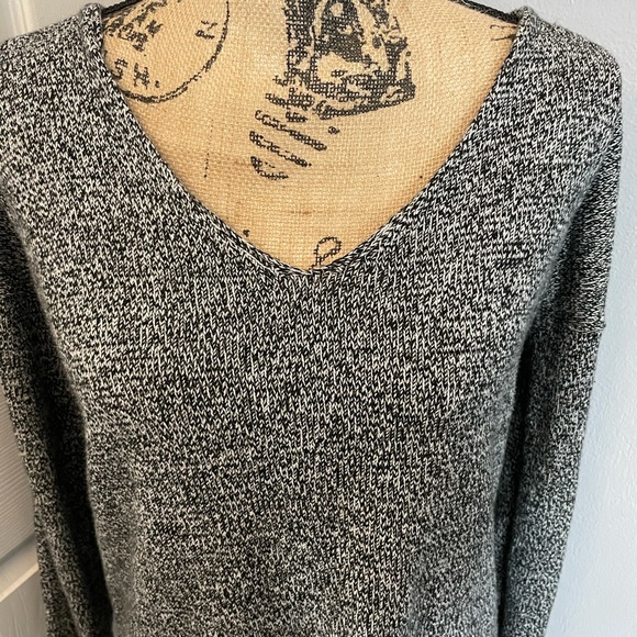 Express V-Sweater with back cut design - Picture 4 of 5